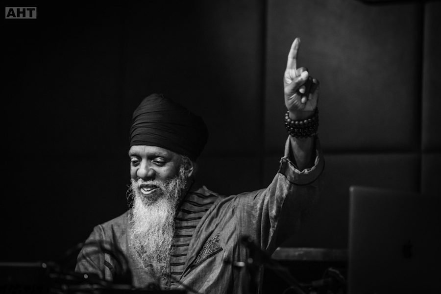Dr. Lonnie Smith - organ