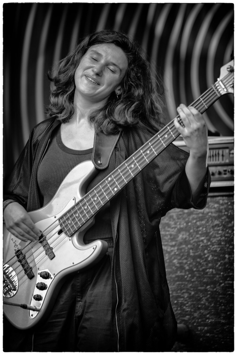 Louise van den Heuvel - Sonic Hug © Patrick Van Vlerken
