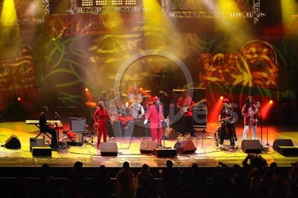Boney Fields / Nadège Dumas / Jean-Paul Chabrele / Jerry Leonide / Hervé (…)