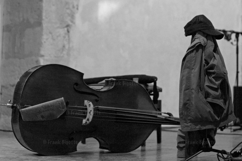 Barre Phillips ........