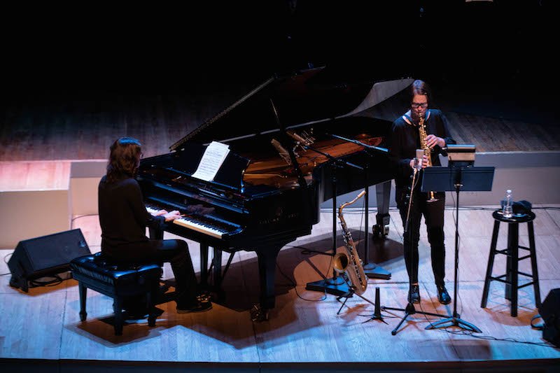 Kris Davis et Ingrid Laubrock à Roulette, Brooklyn. © Daniel Wolf / Roulette (…)