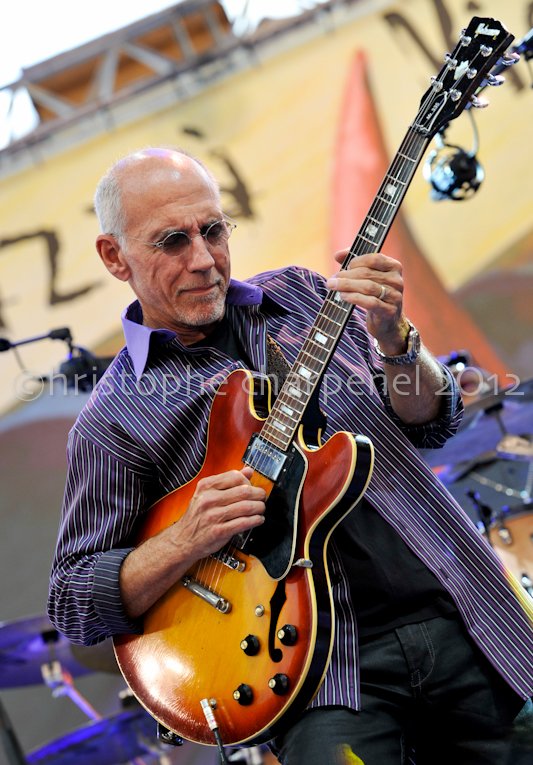 Larry Carlton