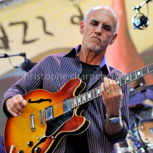 Larry Carlton