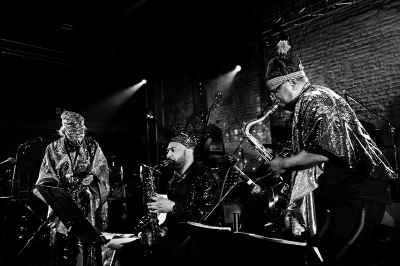 Marshall Allen, Chris Hemingway et James E. Stewart
