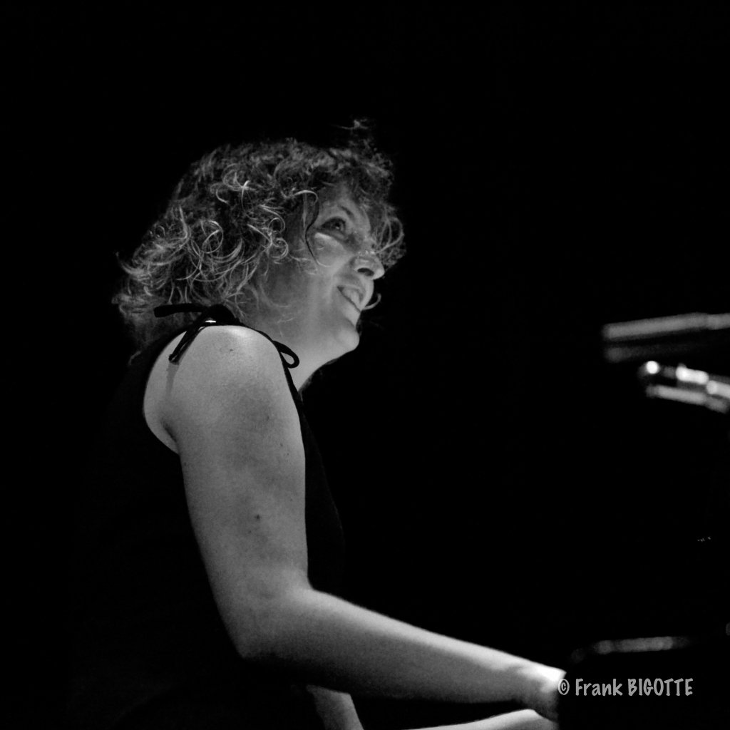 Ève Risser le 17 août 2016 au Théâtre les Arts à Cluny (71) avec White (…)
