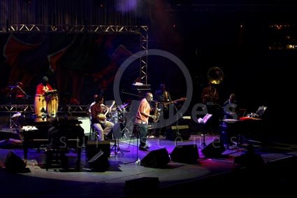 Manu Dibango / Dany Doriz / Nicolas Peslier / Didier Havet / Patrice Galas / (…)