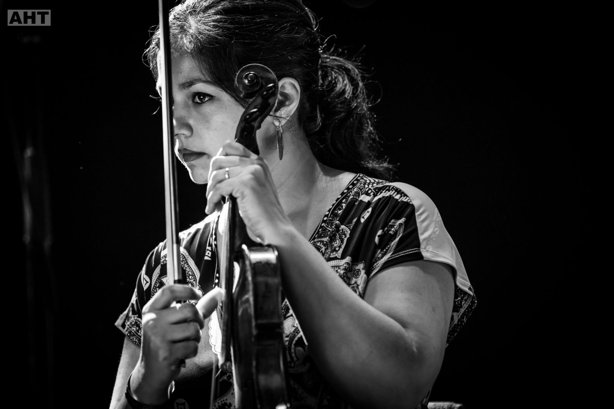 Trina Basu - violin par Adrien H. Tillman