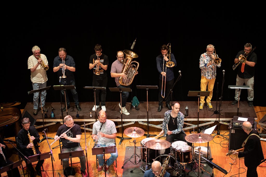Le JAV Contreband