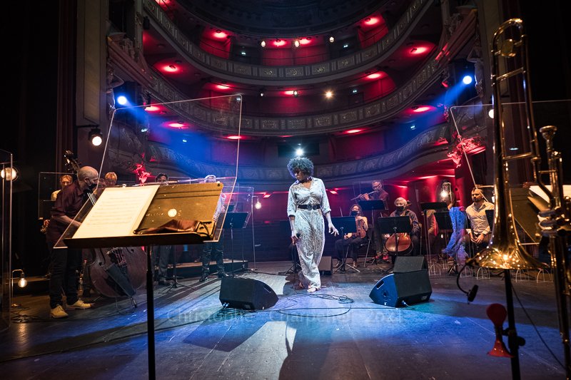Sandra Nkaké et le JAV Contreband