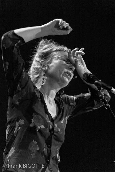 Catherine JAUNIAUX (voix) duo avec eRikm (platines...)
