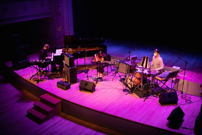 Craig Taborn, Mary Halvorson, Ches Smith à Roulette (NYC) © Daniel Wolf / (…)