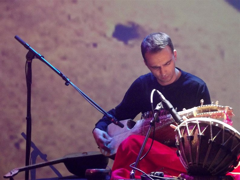 Eray Düzgünsoy (Yakaza Ensemble à la Gaité Lyrique)