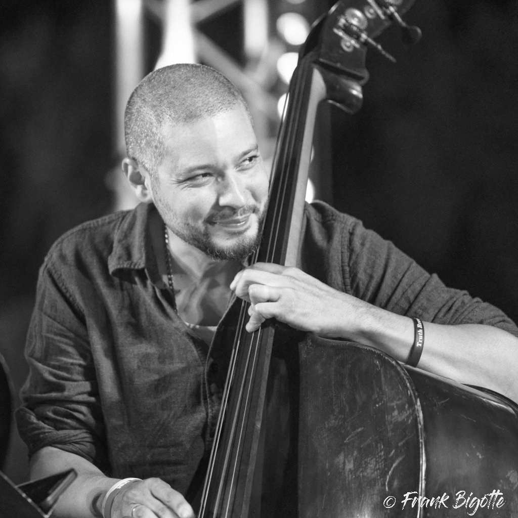 Julio César González