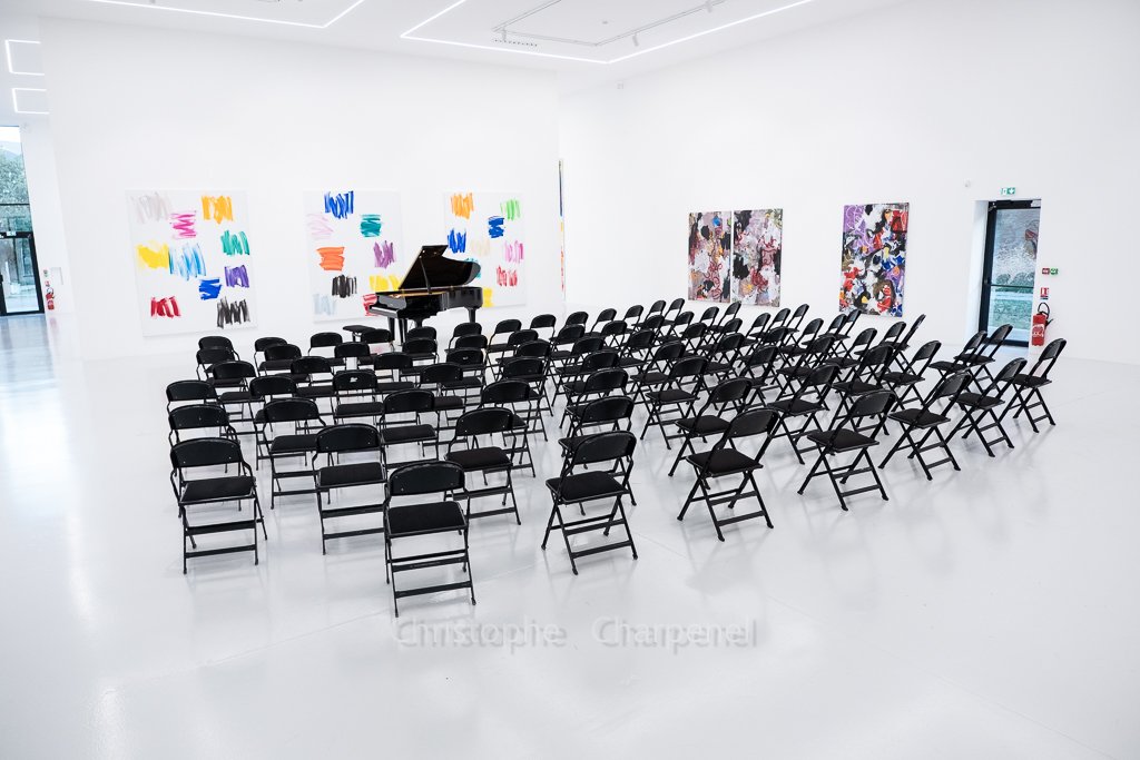 Avant le concert dans la galerie Ceysson et Bénétière
