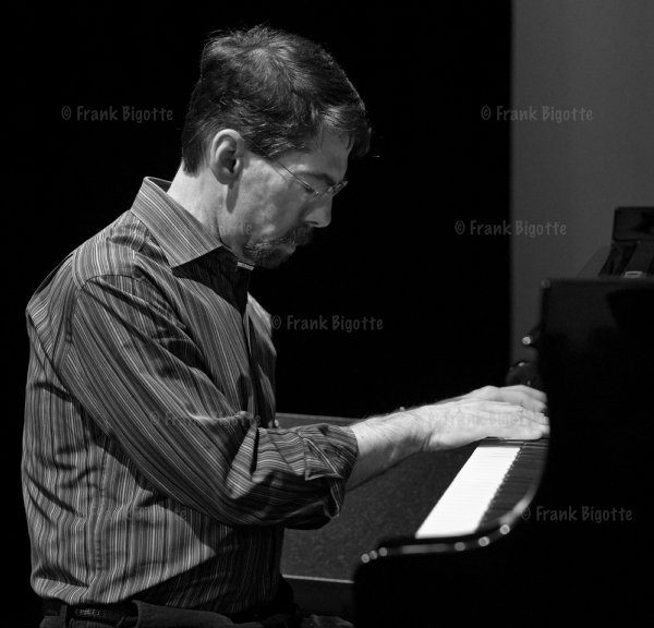 Fred Hersch. Photo Frank Bigotte