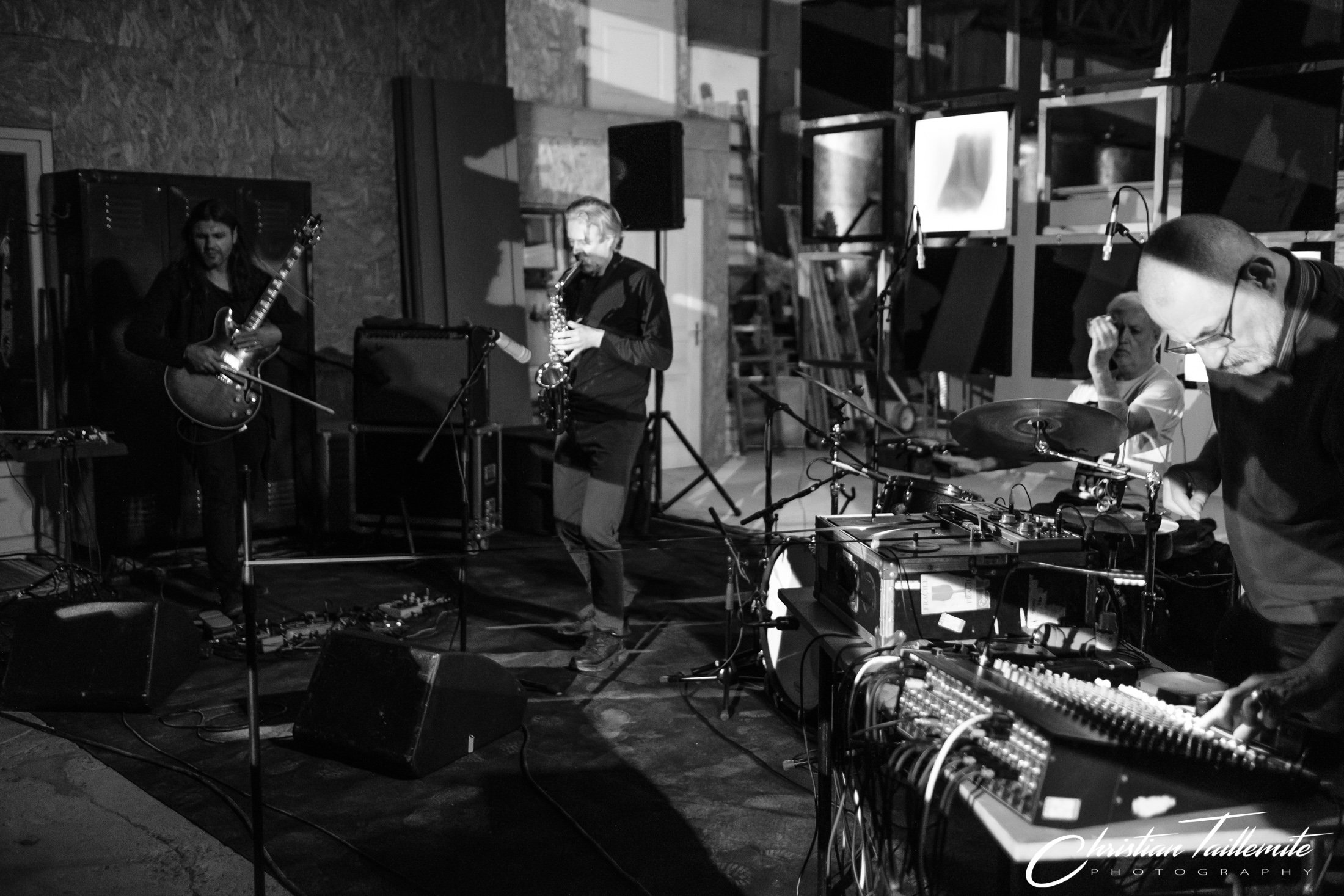 Amorce : Richard Comte, Bertrand Gauguet, Tony Buck, Jérôme Noetinger