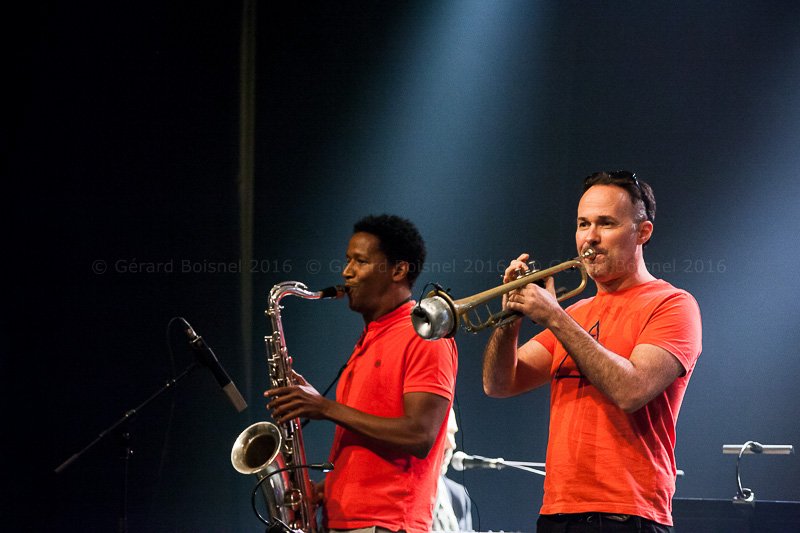 Irving Acao, Nicolas Folmer