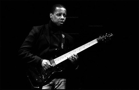 Jef Lee Johnson à Jazz à Luz (2005) - Photo H. Collon