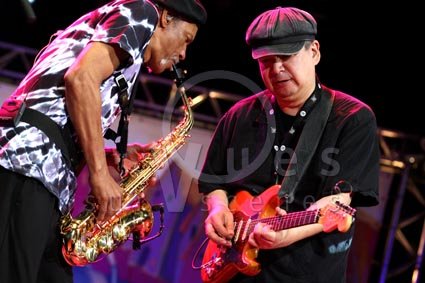 Charles Neville / Makuni Fukuda