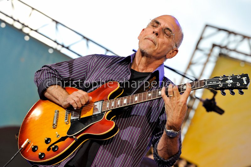 Larry Carlton