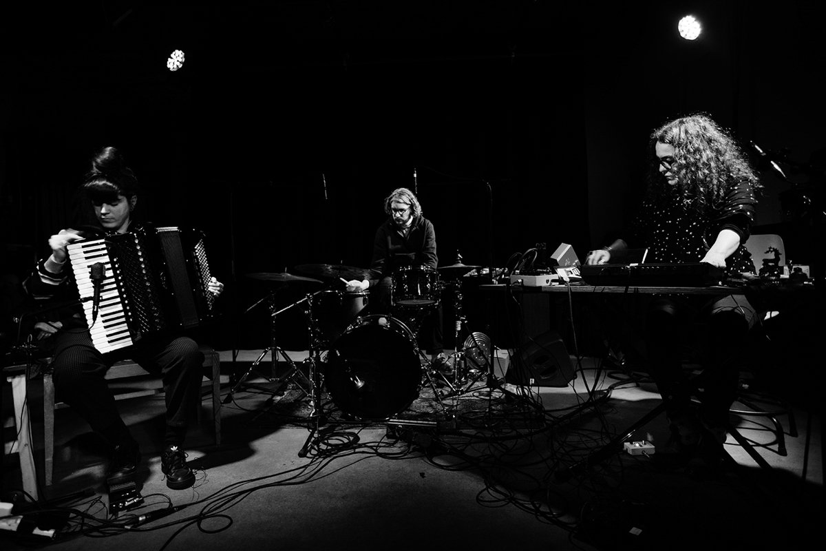 Émilie Škrijelj, Tom Malmendier et Angélica Castelló