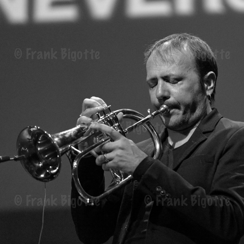 Fabrice Martinez (trompette, tuba, percussions, voix) - Supersonic Play Sun Ra